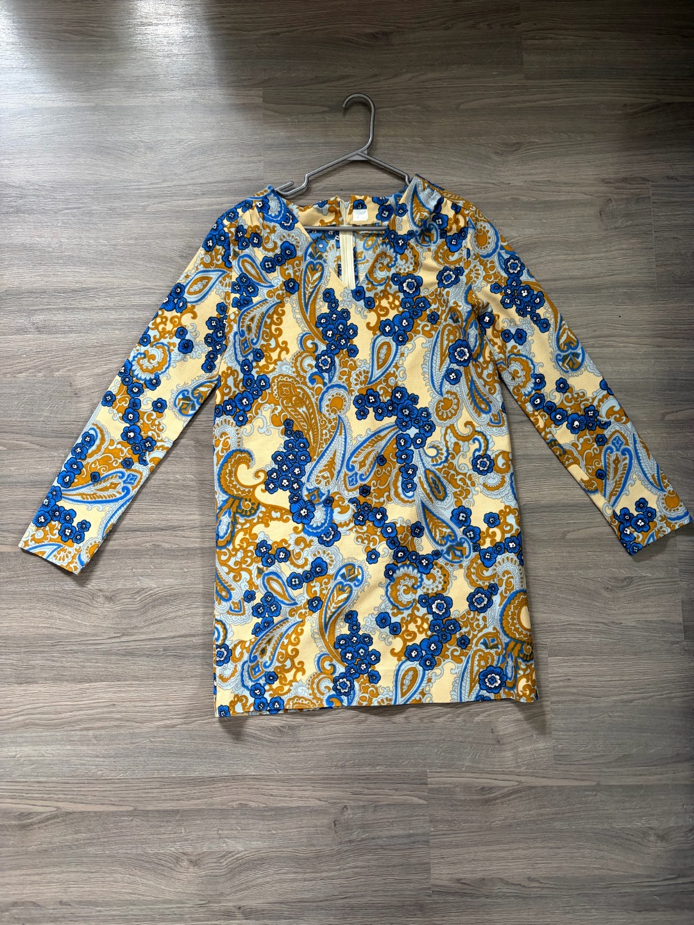 1960s Psychedelic Print Mini Dress - Picture 3 of 8